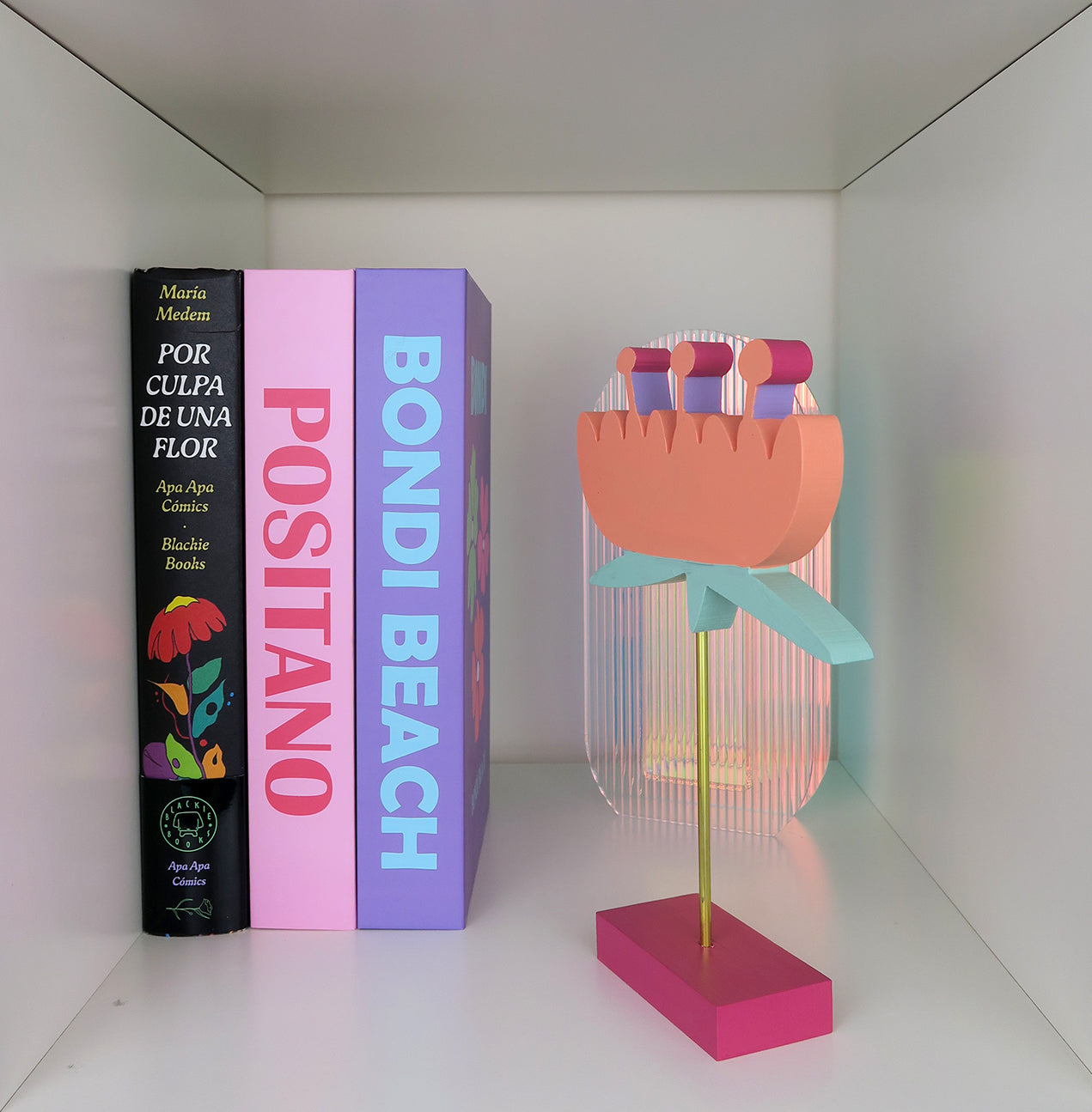 Flor suspendida. Love is Here to Stay